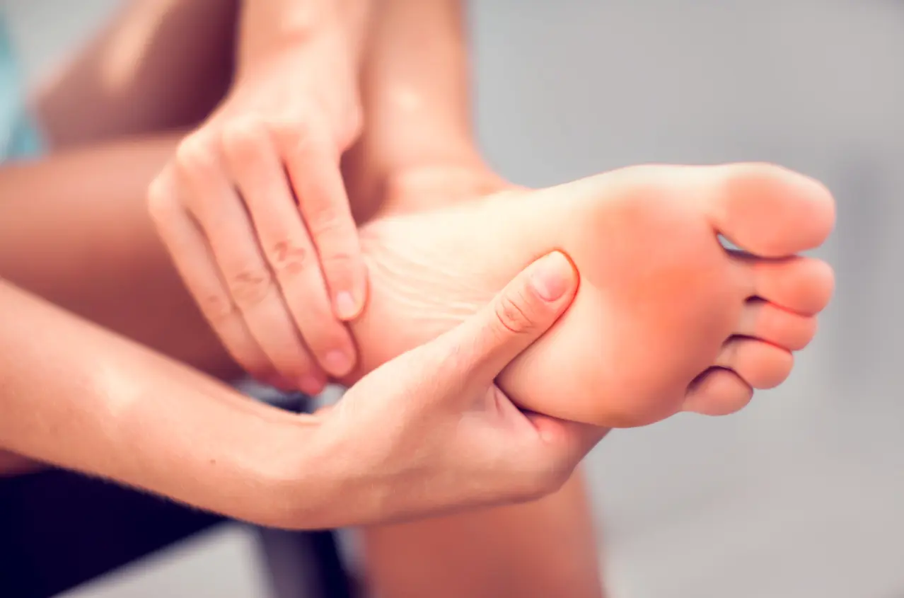 https://www.spinecorrectioncenter.com/wp-content/uploads/2019/08/Effective-At-Home-Treatments-to-Soothe-Sore-Feet_resized.png.webp